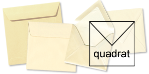quadratische Briefumschläge in beige